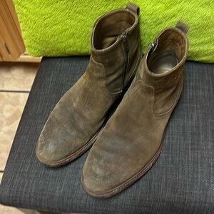 Rugged zipped up boots by Trask